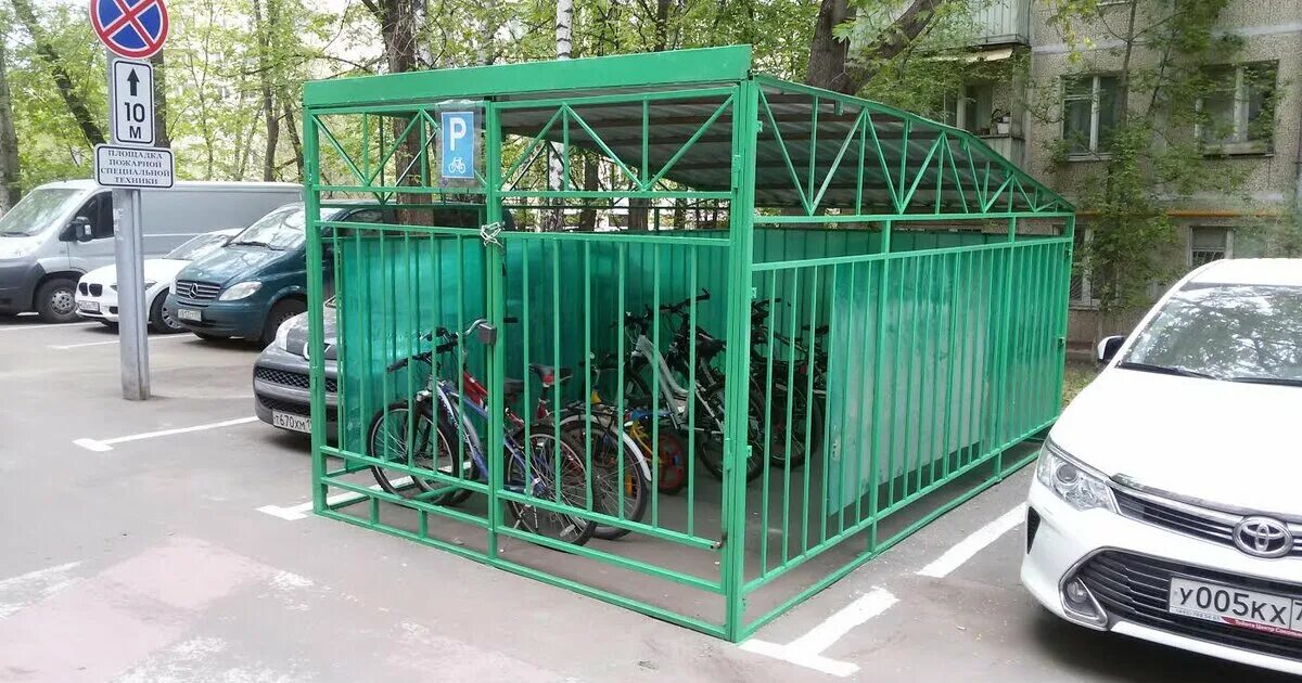 Под устанавливаю. Велопарковка арка ВП-1.000 сб. Закрытая велопарковка во дворе Москва. Навес для велопарковки. Крытая стоянка для велосипедов.