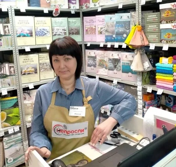 Мастерская по пошиву постельного белья. Продавец текстиля. Продавец текстиля вакансии дзержинск. Продавец текстиль. Продавец текстиль.