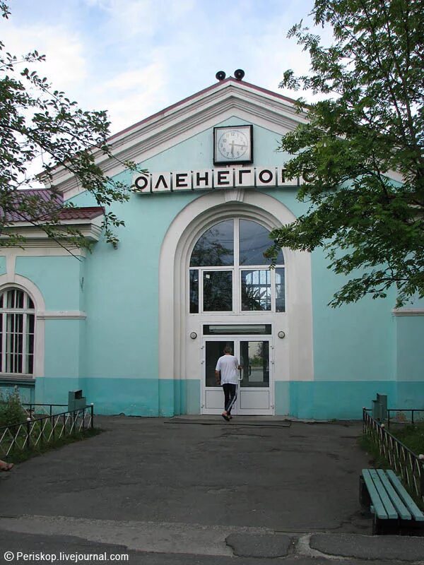 Станция Оленегорск. Оленегорск вокзал фото. Оленегорск вокзал 1998. Оленегорск вокзал