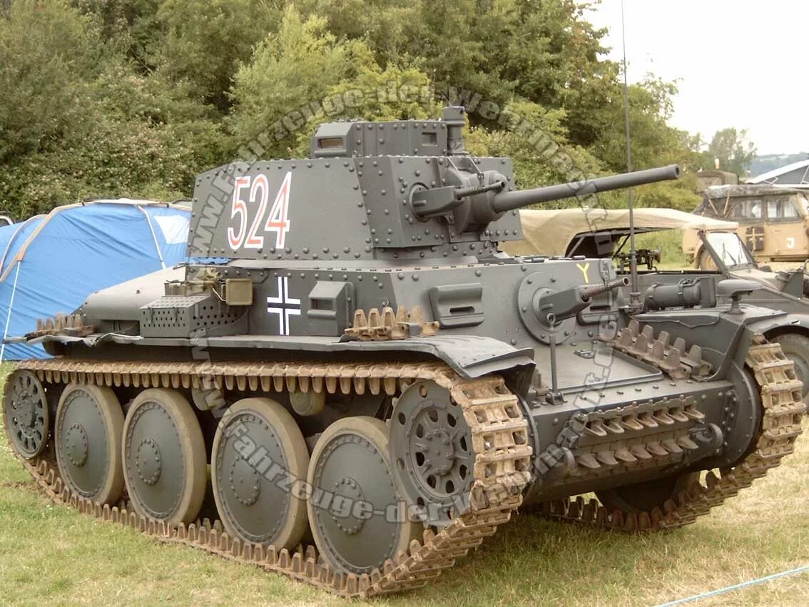 Немецкий танк там. Panzer 38 t. Чешский танк Прага 38-т. PZ 38t Прага. Немецкий танк 38 t Прага.