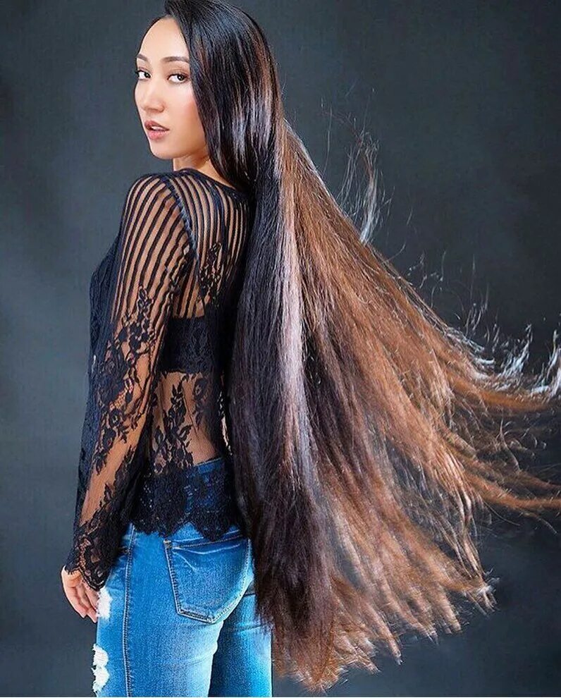 Long hair video. Лонг Лонг Хаир. Suzi Suzuki long hair. Красивые модели с длинными волосами. Супер длинные волосы модель.