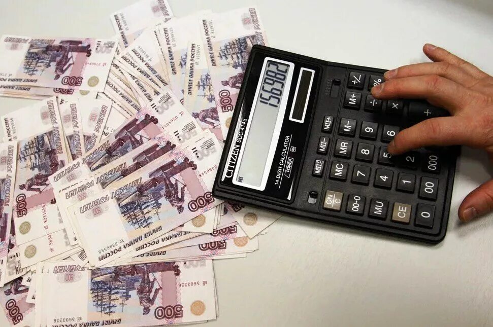 Налог с 1 миллиона рублей. Деньги налоги. Калькулятор и деньги. Деньги затраты. Пересчет денег.