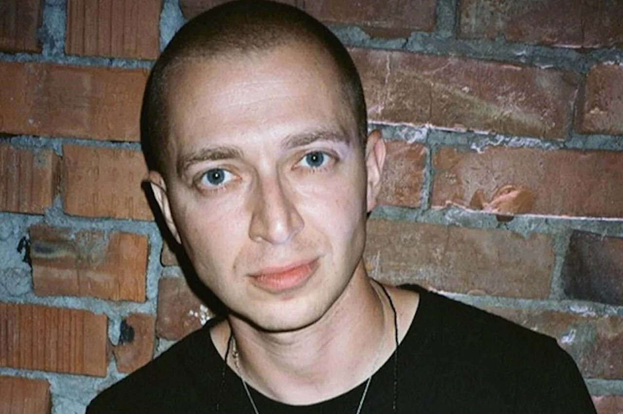 Рэпер оксимирон глуховский. Рэперы иноагенты. Рэперы иноагенты. Рэпер oxxxymiron (мирон федоров). Мирон федоров 2022.