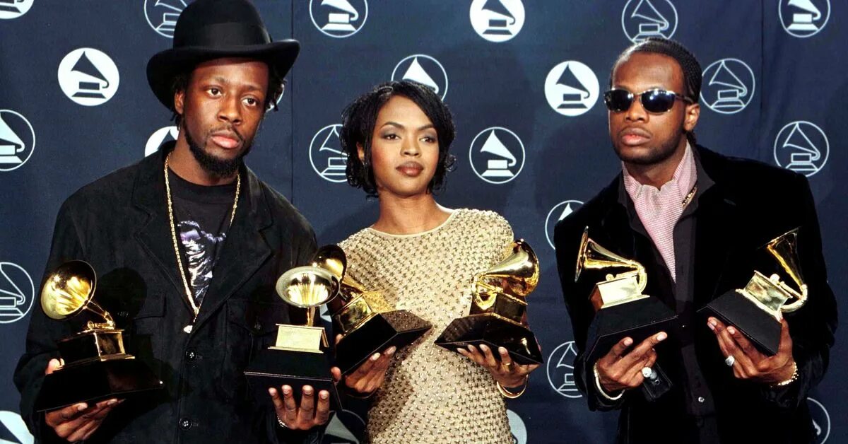 Fugees. Lauryn Hill из Fugees. Fugees самые известные. Трио «the Fugees» и дуэт Outkast. Fugees killing