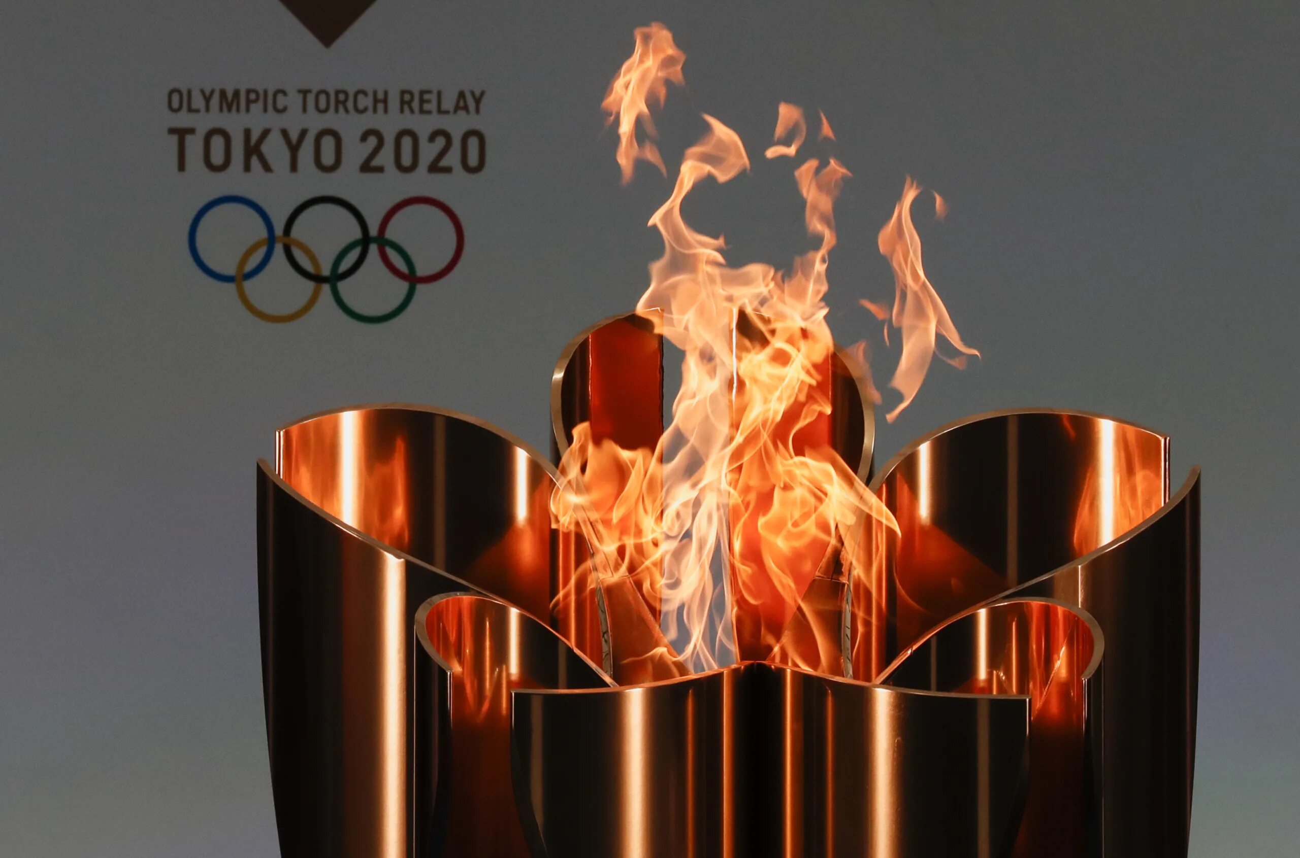 Олимпиада зажжение огня. Олимпийский огонь рио де жанейро. Зажжение олимпийского огня в греции. Олимпийский огонь время. Олимпийский огонь время.