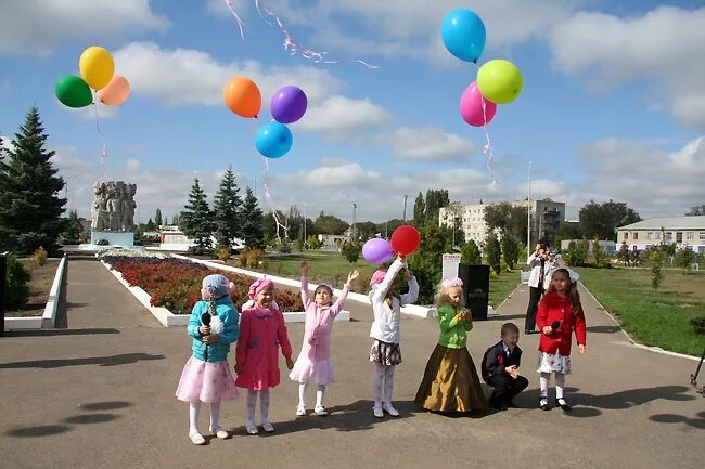 Погода п степное советского района саратовской. Поселок Степное Советский район Саратовская область. Р.П Степное советского района Саратовской области. Парк имени Лузянина Степное. Поселок Степное Советский район.