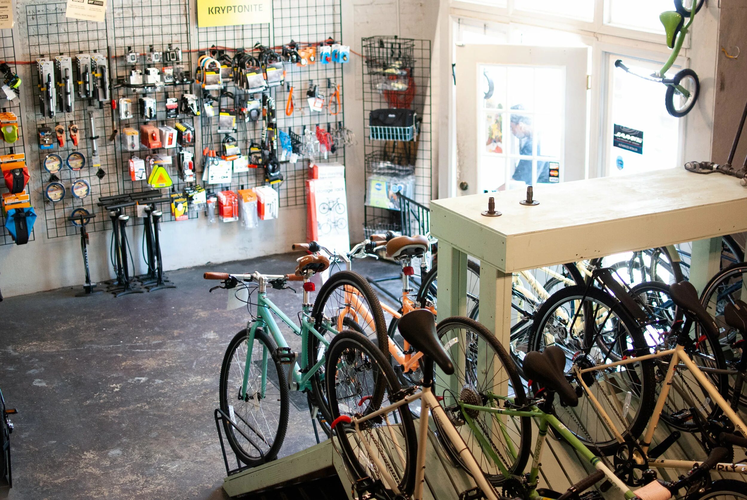 Best work shop. Kaban Bike works&shop, Чехов. Bicycle Store. Bicycle Assembly Workshop. Йосамино Балтиморе велосипед.