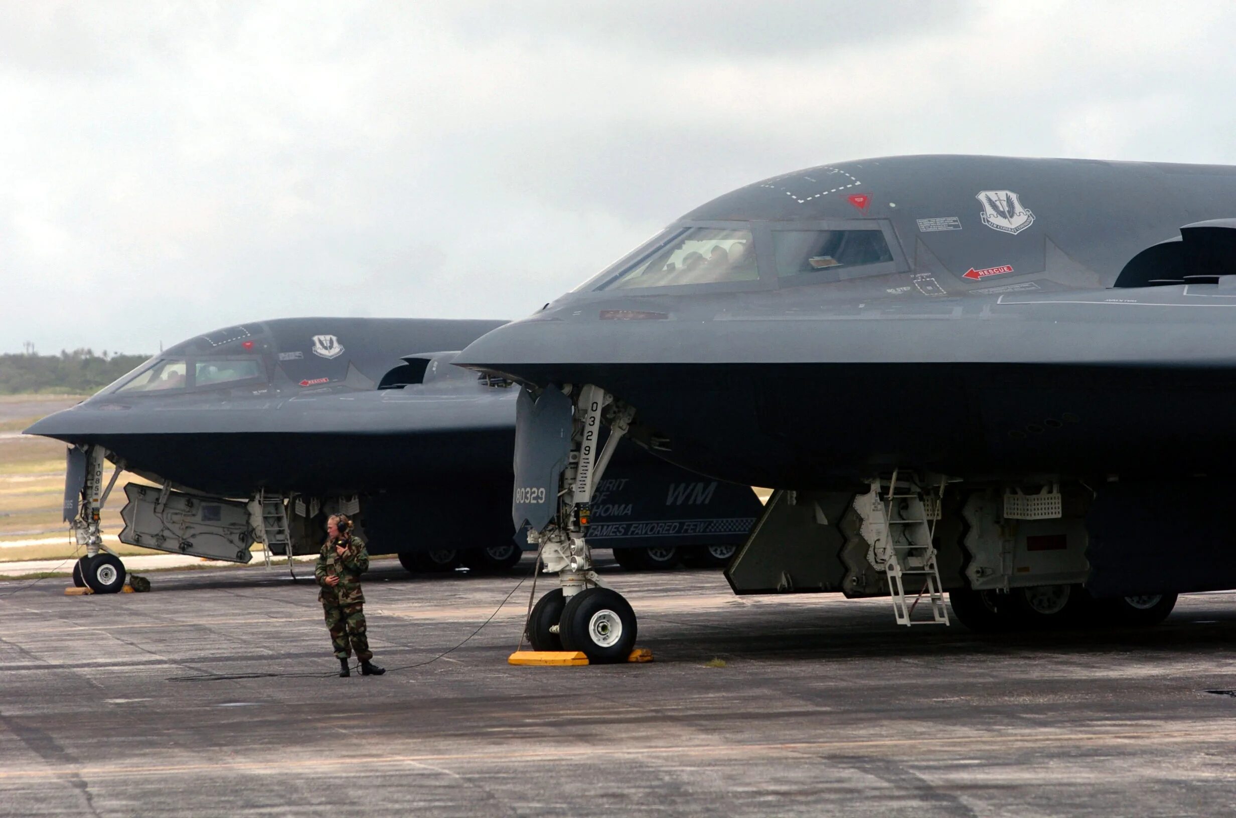 B 2 в действии. B-2 Spirit: стелс-бомбардировщик. B-2 Spirit Stealth Bomber. Стелс бомбардировщик б2. Самолет б 2 спирит.