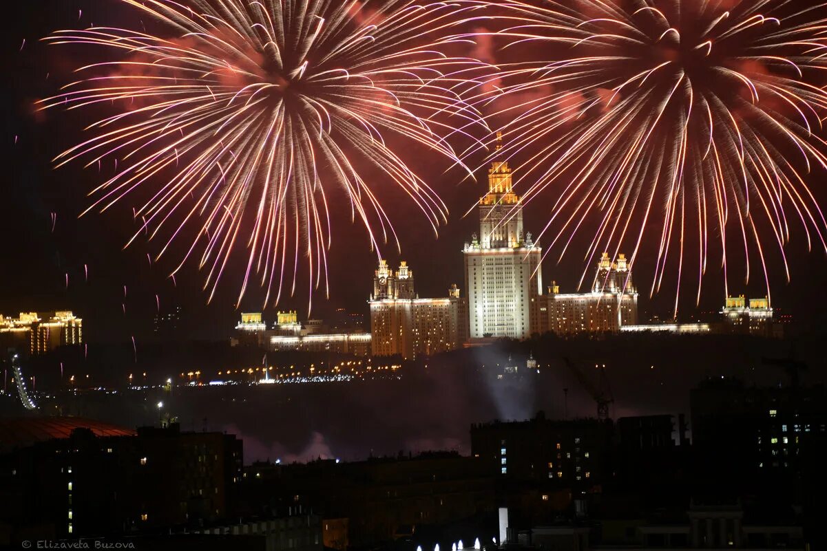 Слушать салют победы