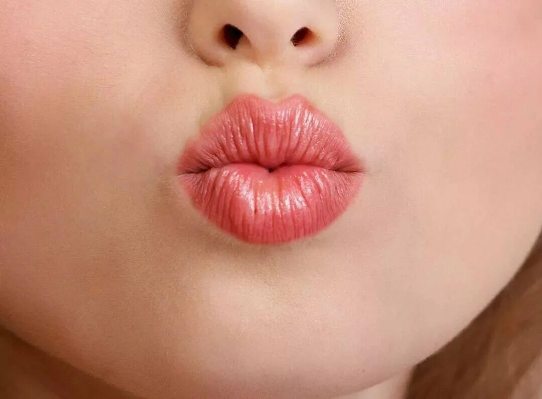 Close lips. Красивые губы. Красивые губки. Женские губы. Красивые женские губы.