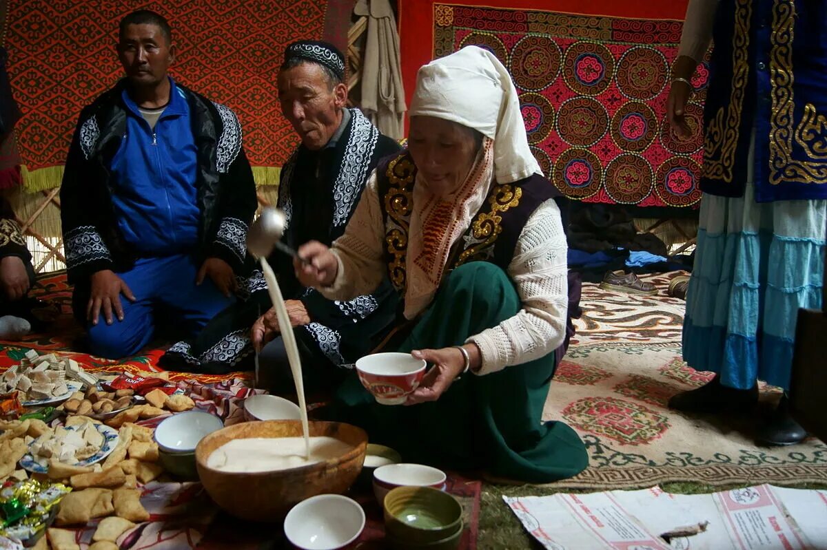 Kazakh traditions. Чаепитие в Казахстане. Монгольское гостеприимство. Гостеприимство казахов. Чаепитие у казахов.