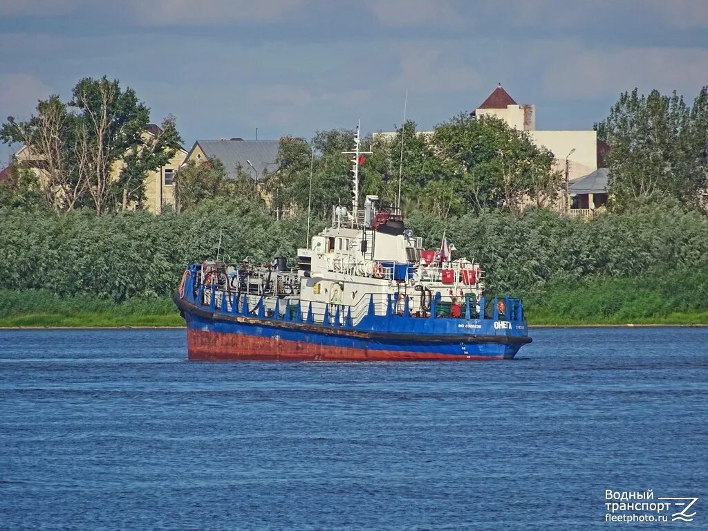 Судно онега. Т/Х Онего IMO 8215728. Теплоход Онего. Теплоход Онега. Онега судно.