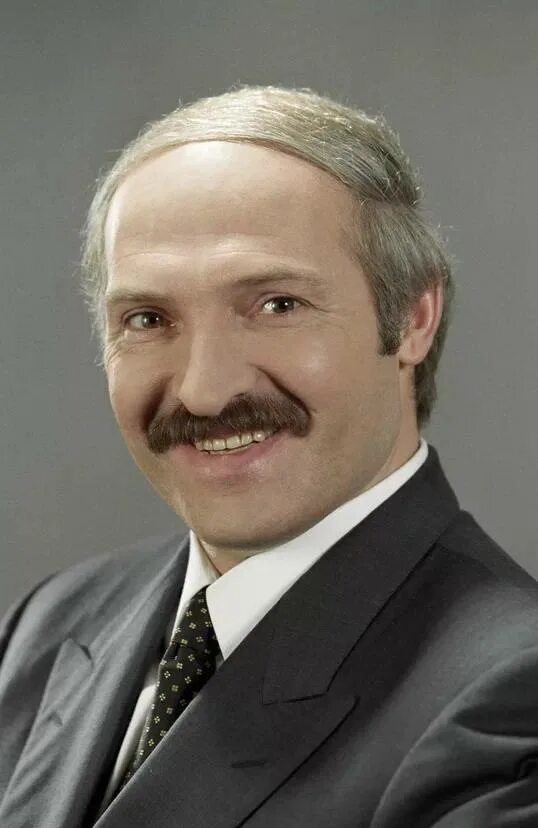 Сколько лет александру лукашенко в 2025 году. Лукашенко 1981.