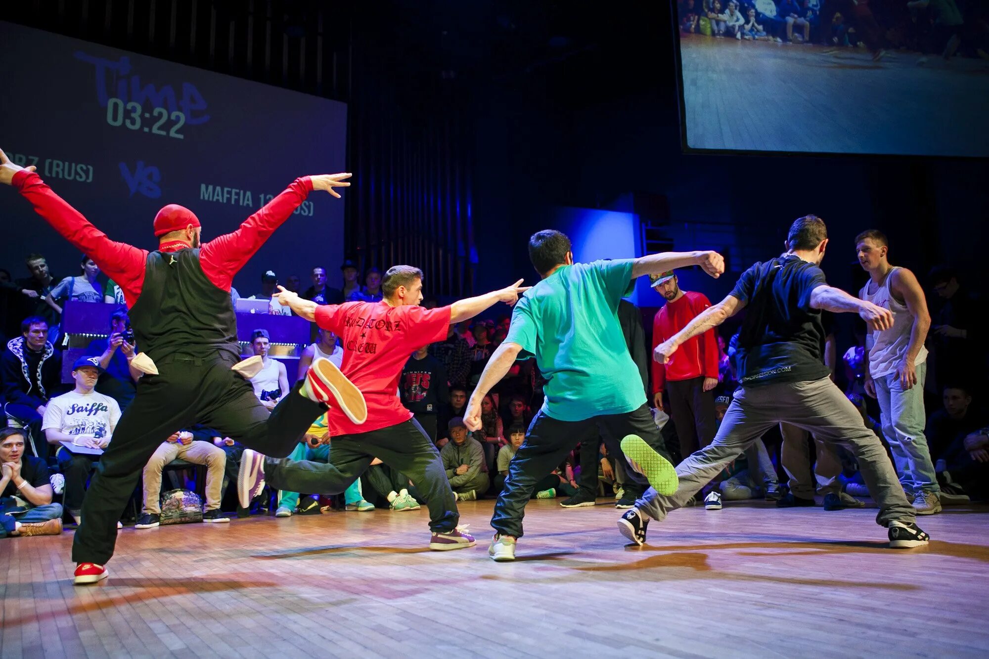 Popping dancers. Поппинг танец. Поппинг движения в танце. Хип хоп поппинг. Поппинг в прыжке.