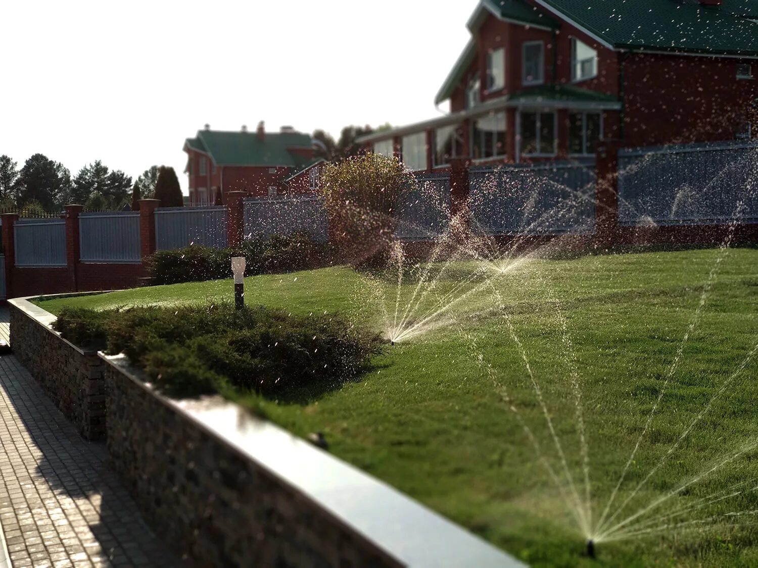 Автополив уфа. Автополив на участке. система полива газона. система автополива. автополив озеленение.