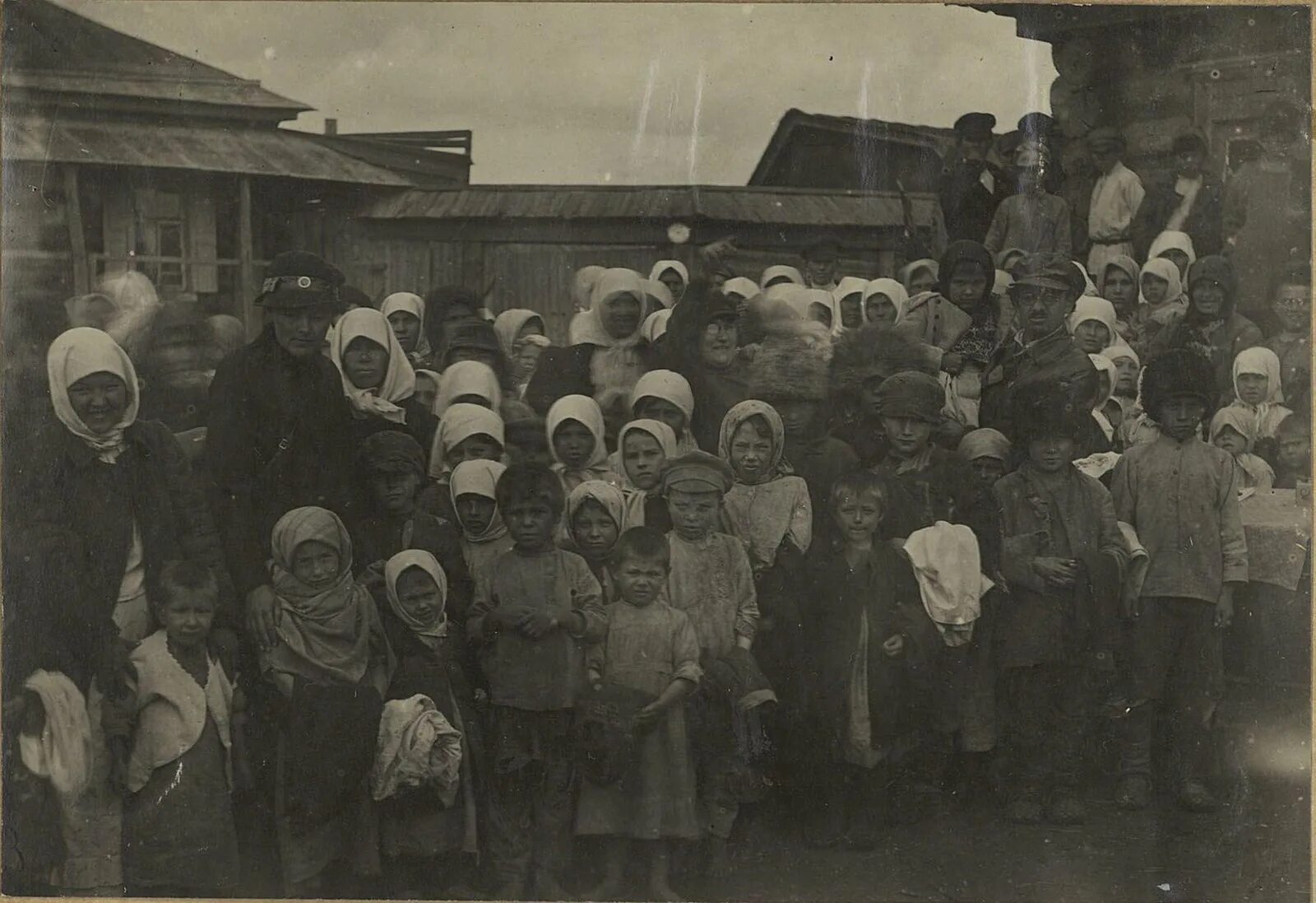Голод 22. Голодающие дети в Бузулуке (Самарская Губерния), 1921-1922 гг.. Голодающие Поволжья 1921. Самарская Губерния голод 1921-22. Голодающие в Оренбурге 1921.