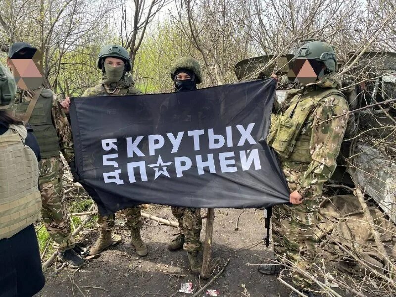 Сожжение ведьм картины николай бессонов. Казнь в средневековье сожжение на костре. Враг у ворот советские солдаты. Жег врага. Советские плакаты про войну.