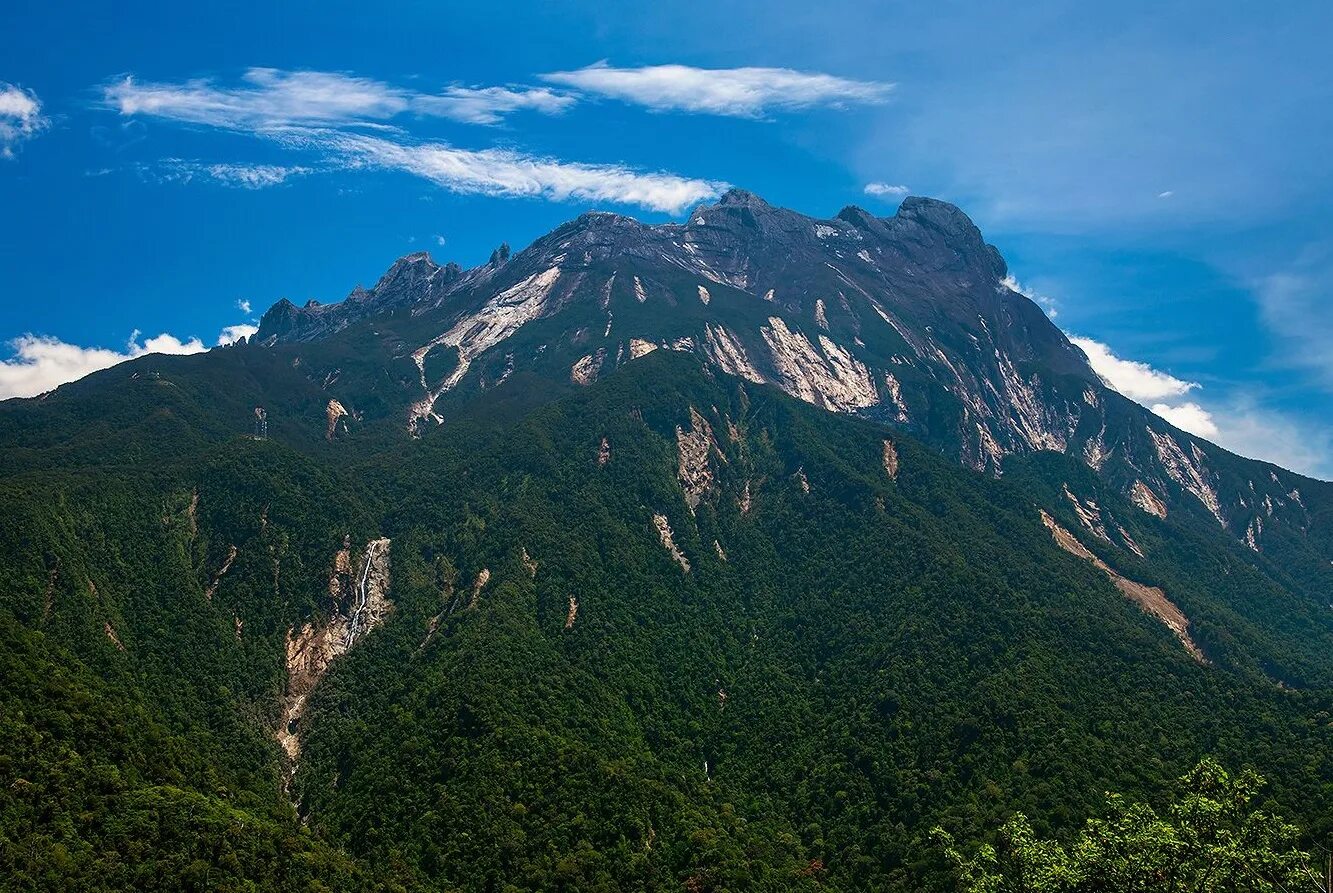Кинабалу малайзия. Гора Кинабалу Борнео. Национальный парк Кинабалу (Малайзия). Кота Кинабалу гора. Гора Кинабалу (штат Сабах).