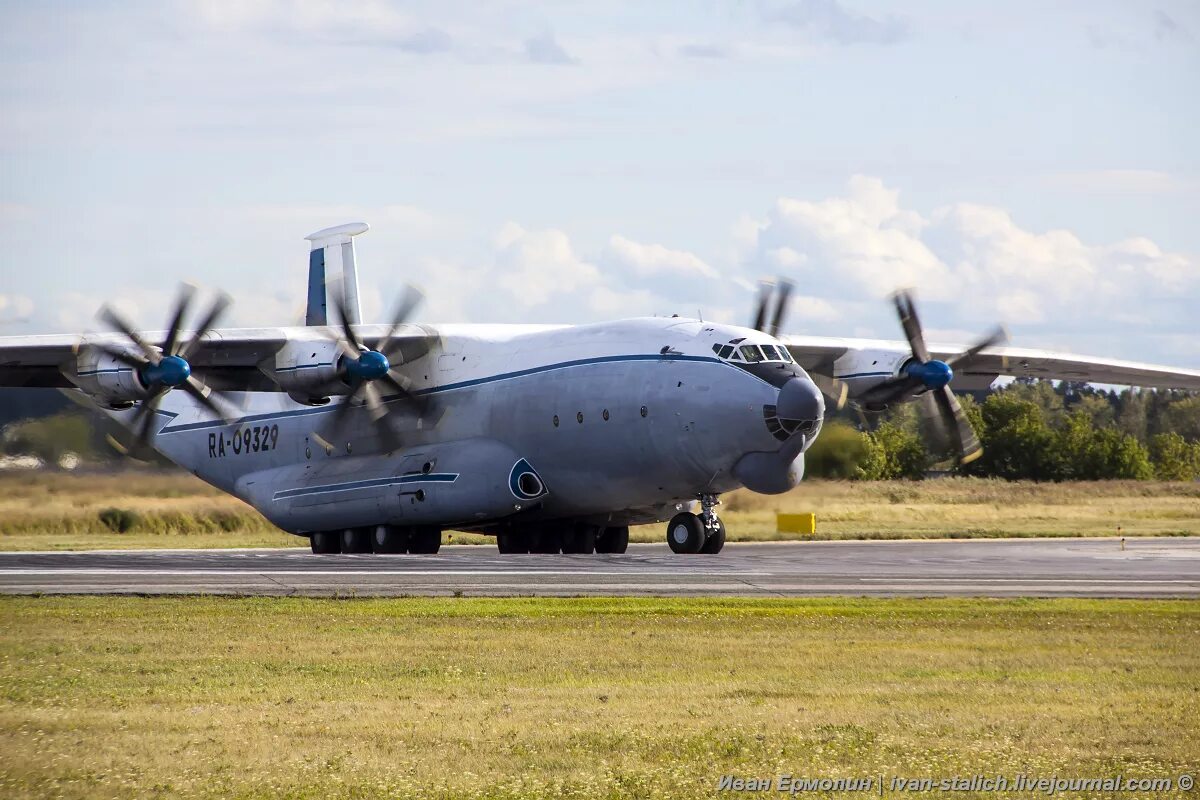 Турбовинтовые самолеты россии. Самолёт Антей АН-22. Транспортный самолет АН 22 Антей. Турбовинтовой АН 22 самолет турбовинтовой. Турбовинтовой самолет АН-140.