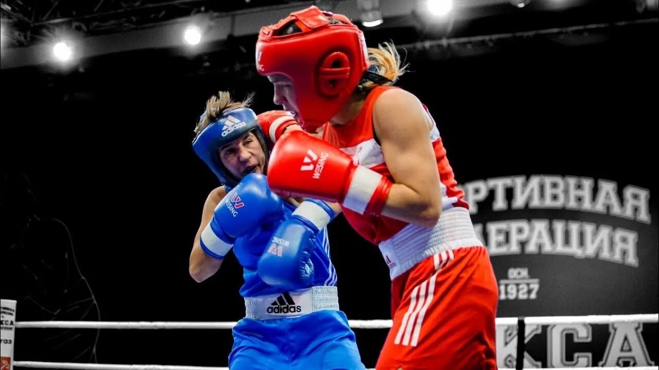 Оскар де ла хойя против флойда мейвезера. Media boxing. Media boxing. Media boxing. Боксер на ринге.