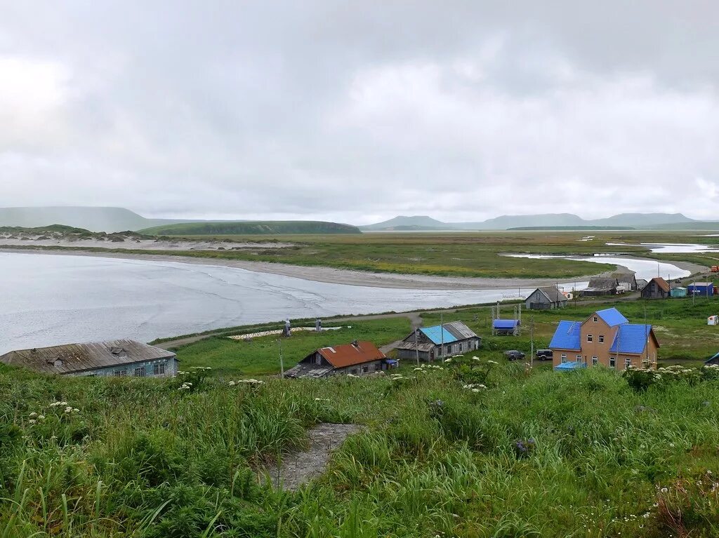 Никольское остров. Поселок Никольское Командорские острова. Остров Беринга село Никольское. Остров Беринга село Никольское Камчатский край. Село Никольское Алеутский район.