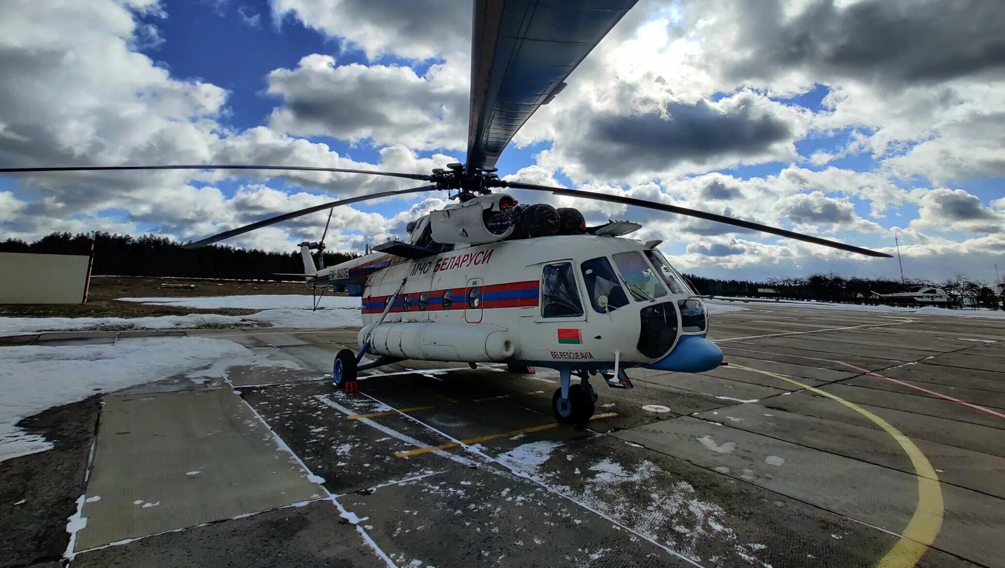 Почему над минском летают вертолеты. Ми-8 МЧС Беларуси. Ми-26 МЧС Беларуси. Ми 8 МЧС. Вертолет МЧС Беларусь.