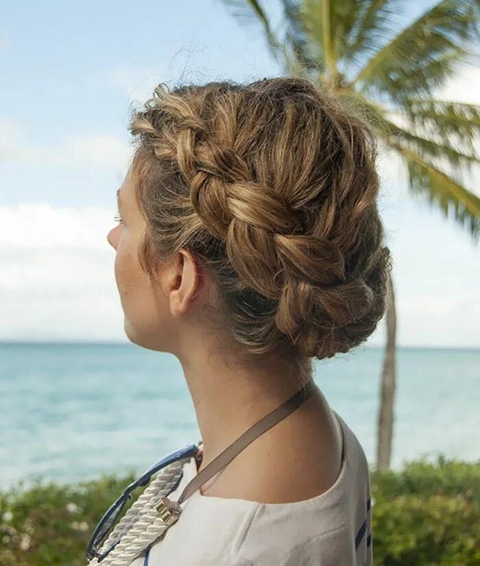 Коса bubble braid. Пляжные прически. Прическа на пляж на длинные волосы. Прически с косичками. Косички на море.