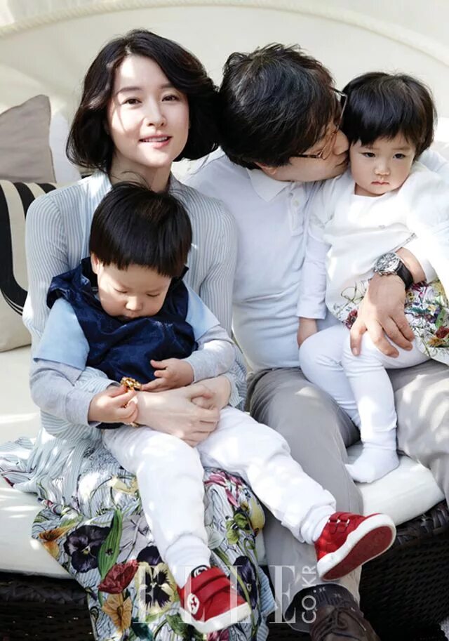 Корейская семья. Корейские дети. Семья корейцев. Счастливая семья Корея. Корея сын отца