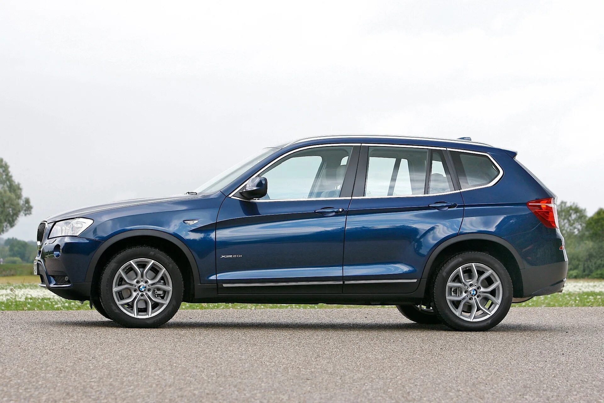 Бмв х3 какой бензин. Bmw x3 2012. bmw x3 f25 синий. bmw x3 f25 2012. бмв х3 f25 2012.
