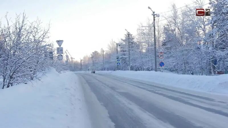 Сургут когалым. Метель на дороге. Метель на трассе. Сургут зимой дороге. Когалым зима 2022.