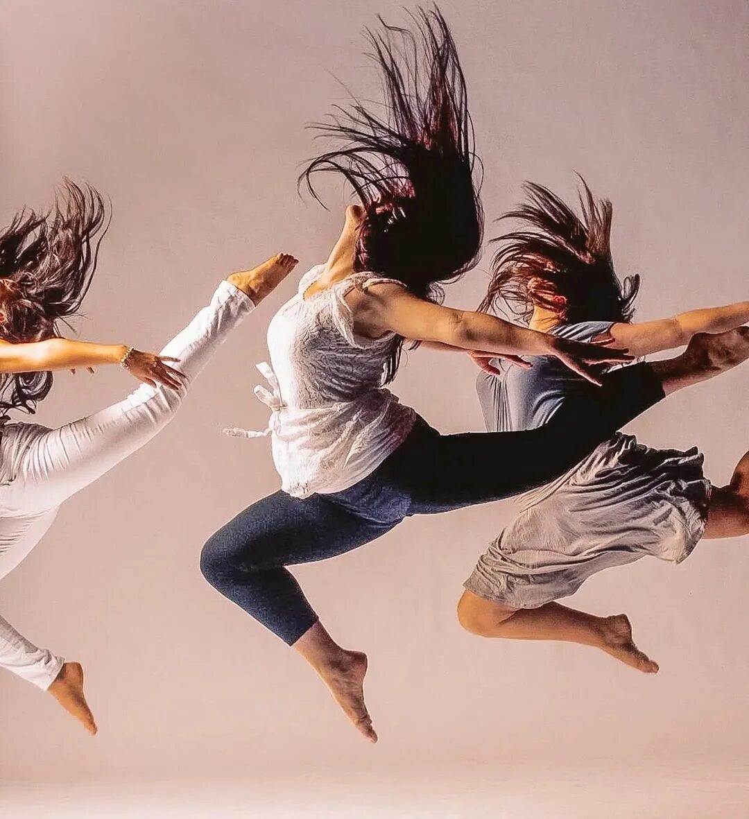 модерн танец. современные танцы. крутая хореография. современная хореография. танцы модерн и контемпорари.