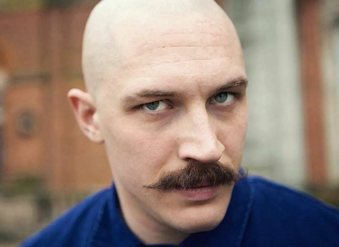 Топ харди. Том Харди Бронсон. Бронсон 2008 усы. Charles Bronson Tom Hardy. Том Харди Бронсон фото.