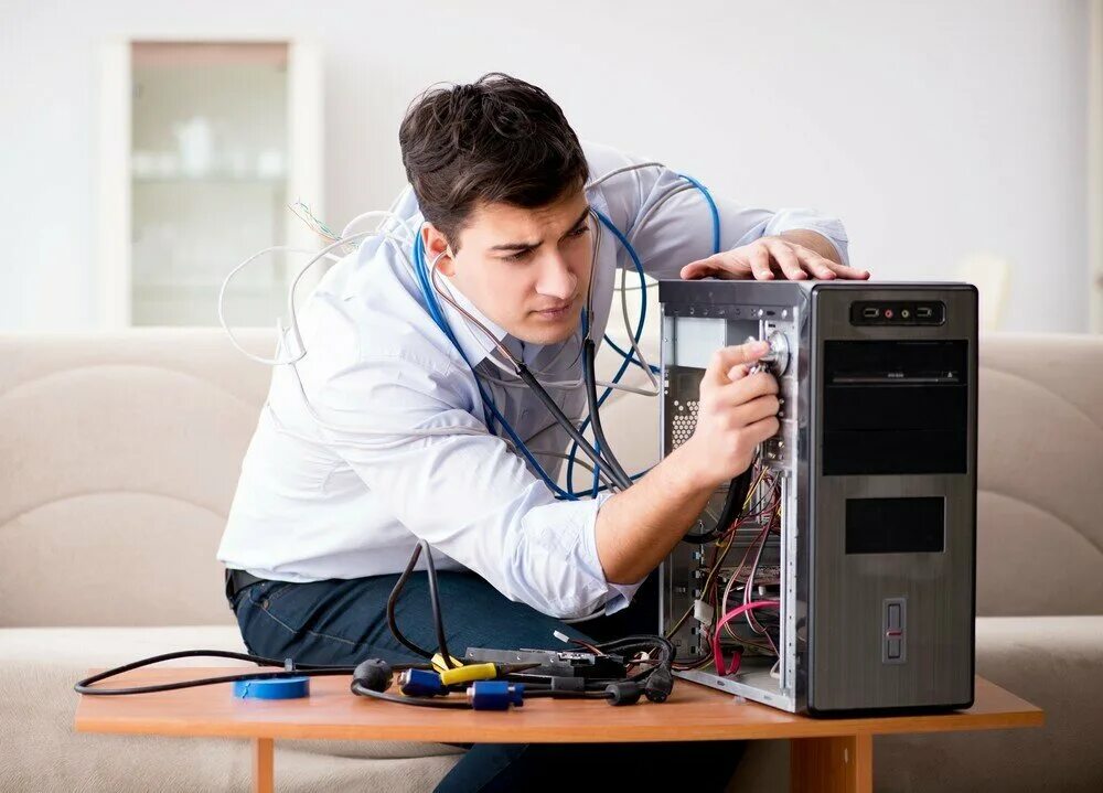 Мастер по ремонту ноутбуков. Мастер по настройке компьютеров. Специалист по компьютерам. Мастер по компьютерам вызов на дом. Мастер по ремонту ноутбуков.