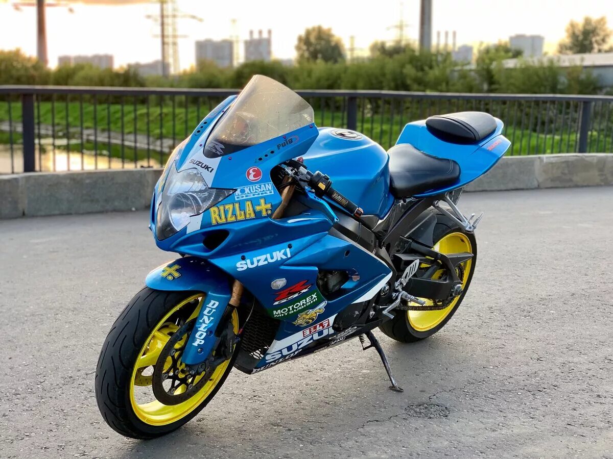 Купить сузуки 1000. Сузуки джиксер 600. Сузуки джиксер 1000. Suzuki GSX-R 1000cc. Сузуки GSXR 1000 синий.