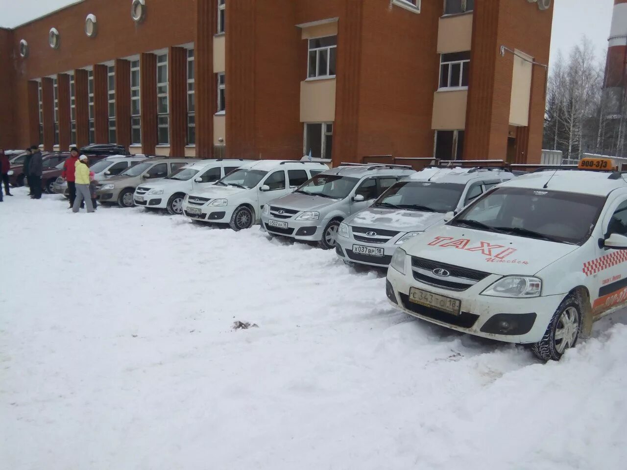 Купить авто в екатеринбурге и свердловской. Автомобили Екатеринбург. Авто ру Свердловская. Авто ру Ижевск. Largus Club встречи.