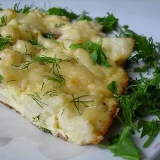 Капуста с яйцом и сосисками