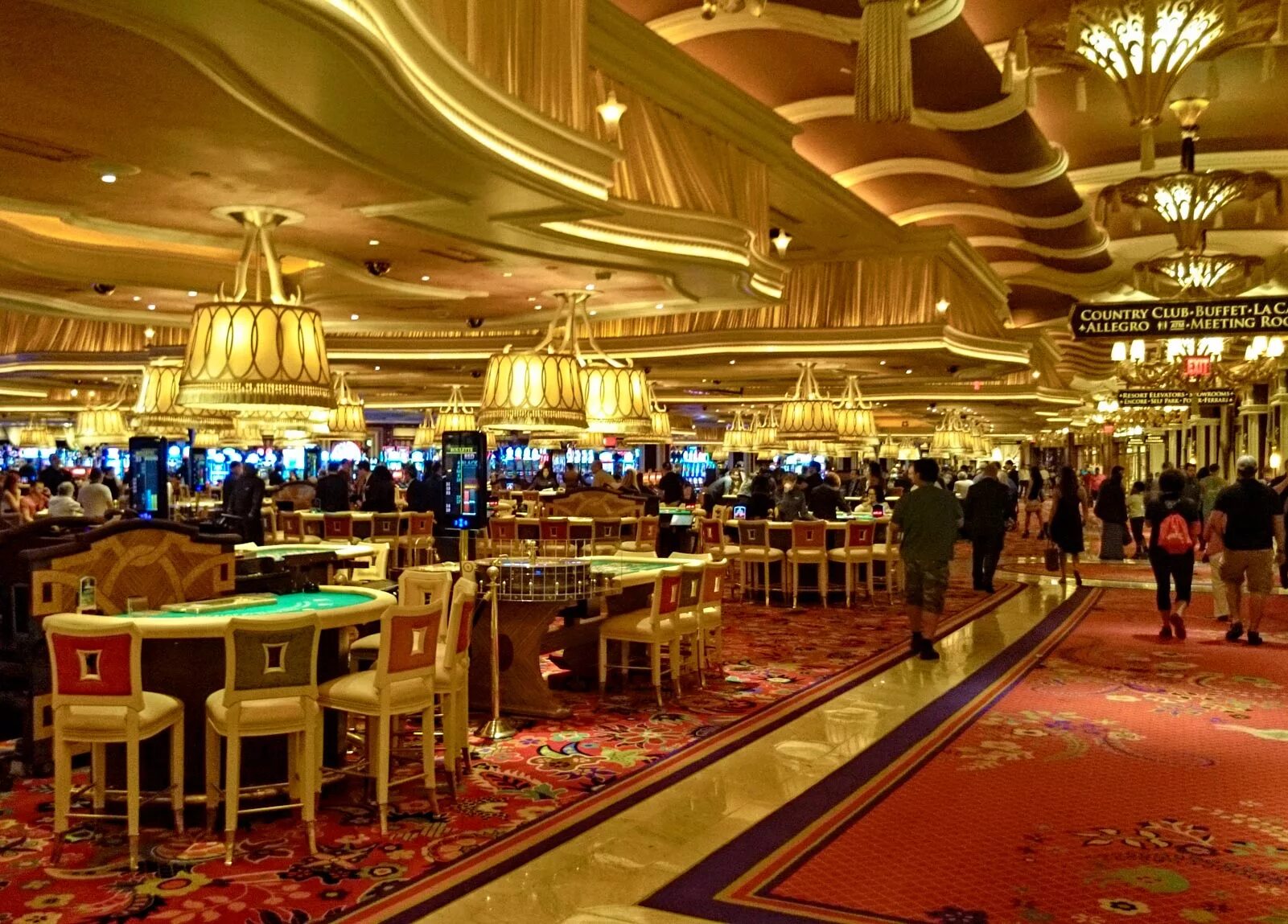 Vegas grant vegasgrandcazino. Лас Вегас казино. Казино Винн Лас Вегас. Караванная 10 казино Вегас. Лас Вегас казино фото.