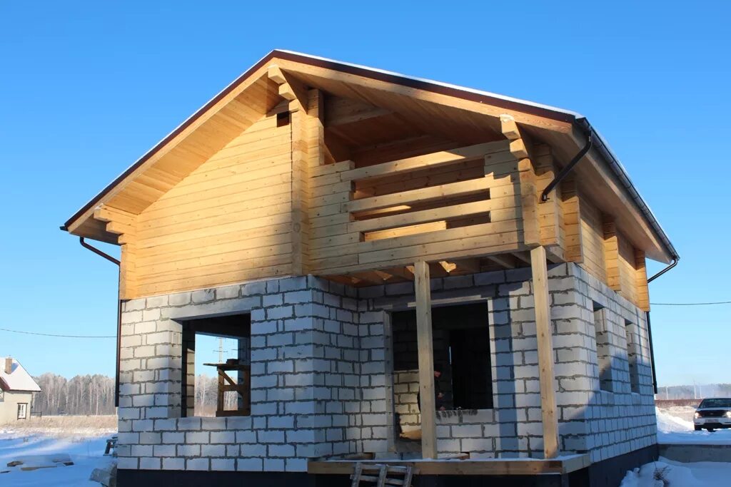 первый этаж из блоков. мансардный этаж из бруса. дом из инси блока. дом 150 кв. дом 8 на 8 из пеноблоков.