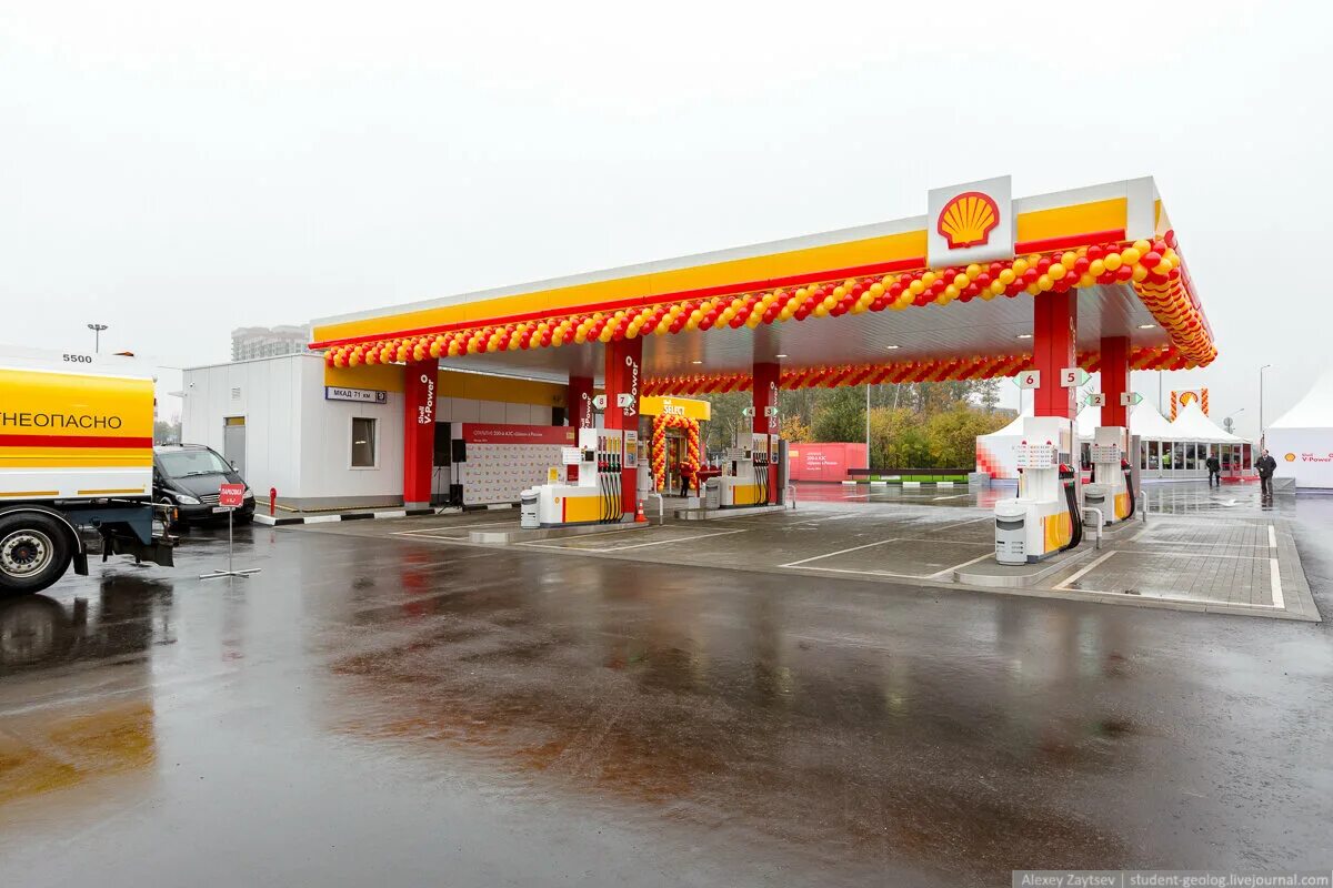 Shell АЗС заправщик. АЗС Шелл Москва. Роснефть и Шелл АЗС. Резервуарный парк АЗС Шелл. Качественные заправки бензин