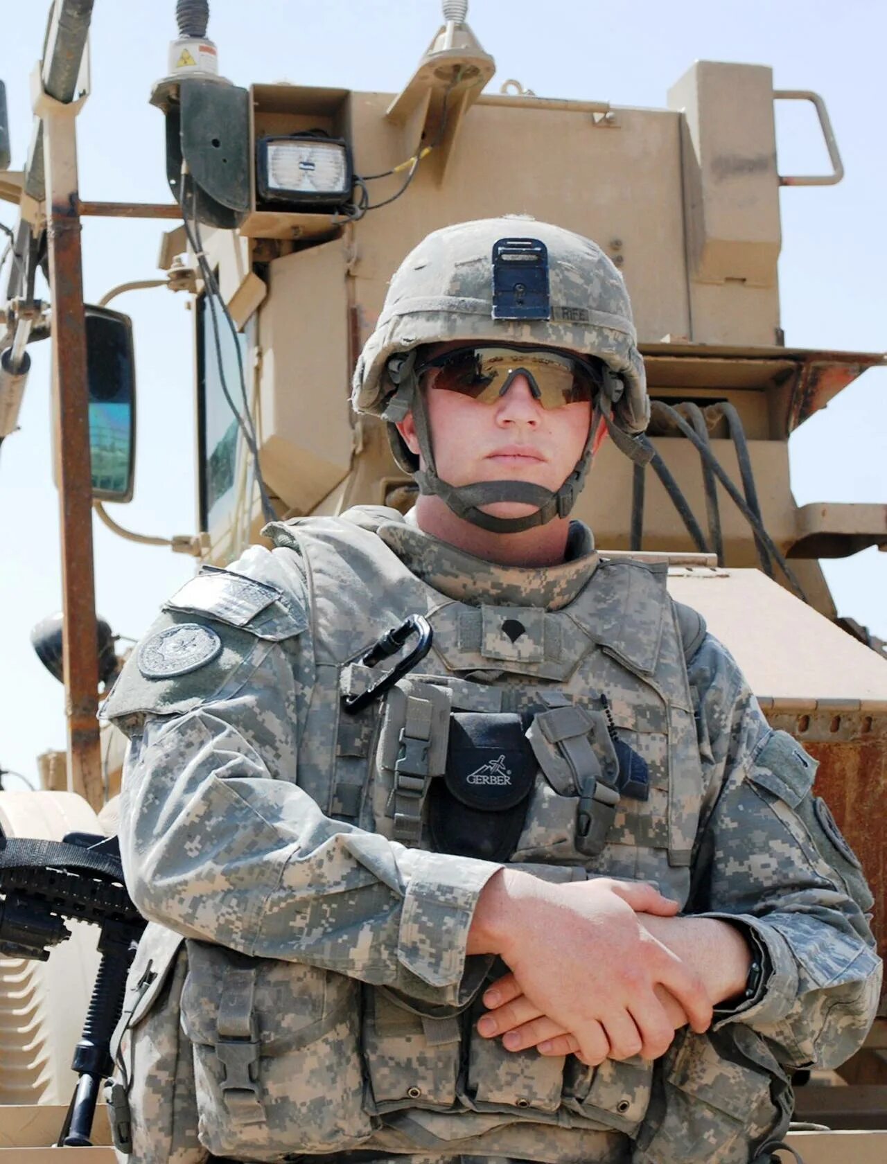 U soldier. U soldier. Солдат в городе. Грустный солдат. Рейнджеры армии сша.