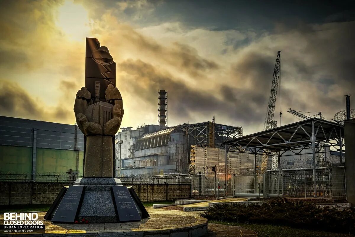 Россия чернобыльская аэс. Чернобыль ЧАЭС. Chernobyl nuclear Power Plant. Чернобыль 1896. Чернобыль 1986.