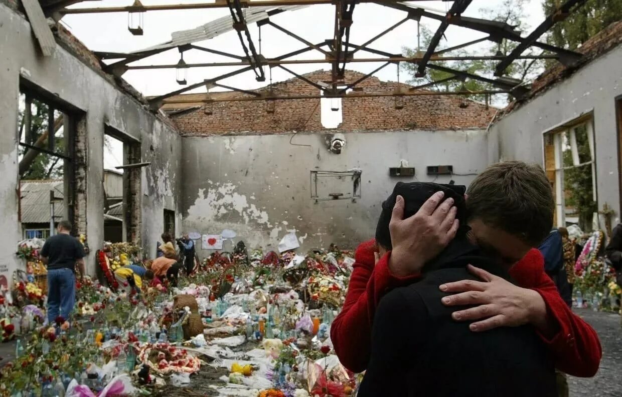 Терроризм школа Беслан 2004. Беслан 3 сентября 2004 штурм. Беслан теракт в школе террористы