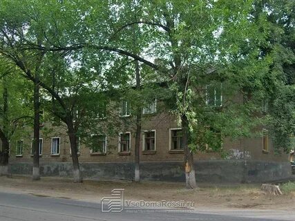 Дом стоял в конце тихой нагорной улицы