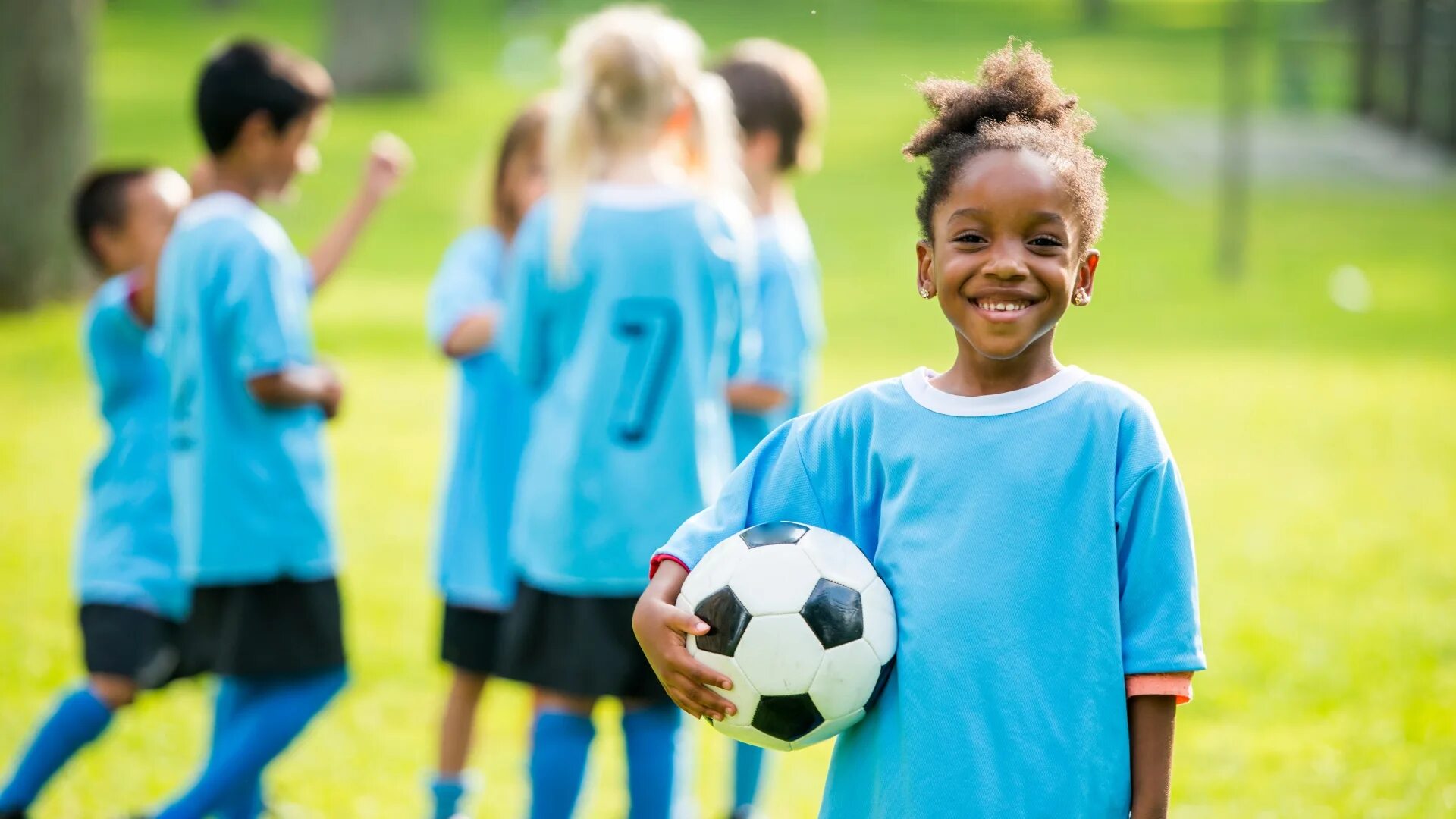 Как переводится play soccer