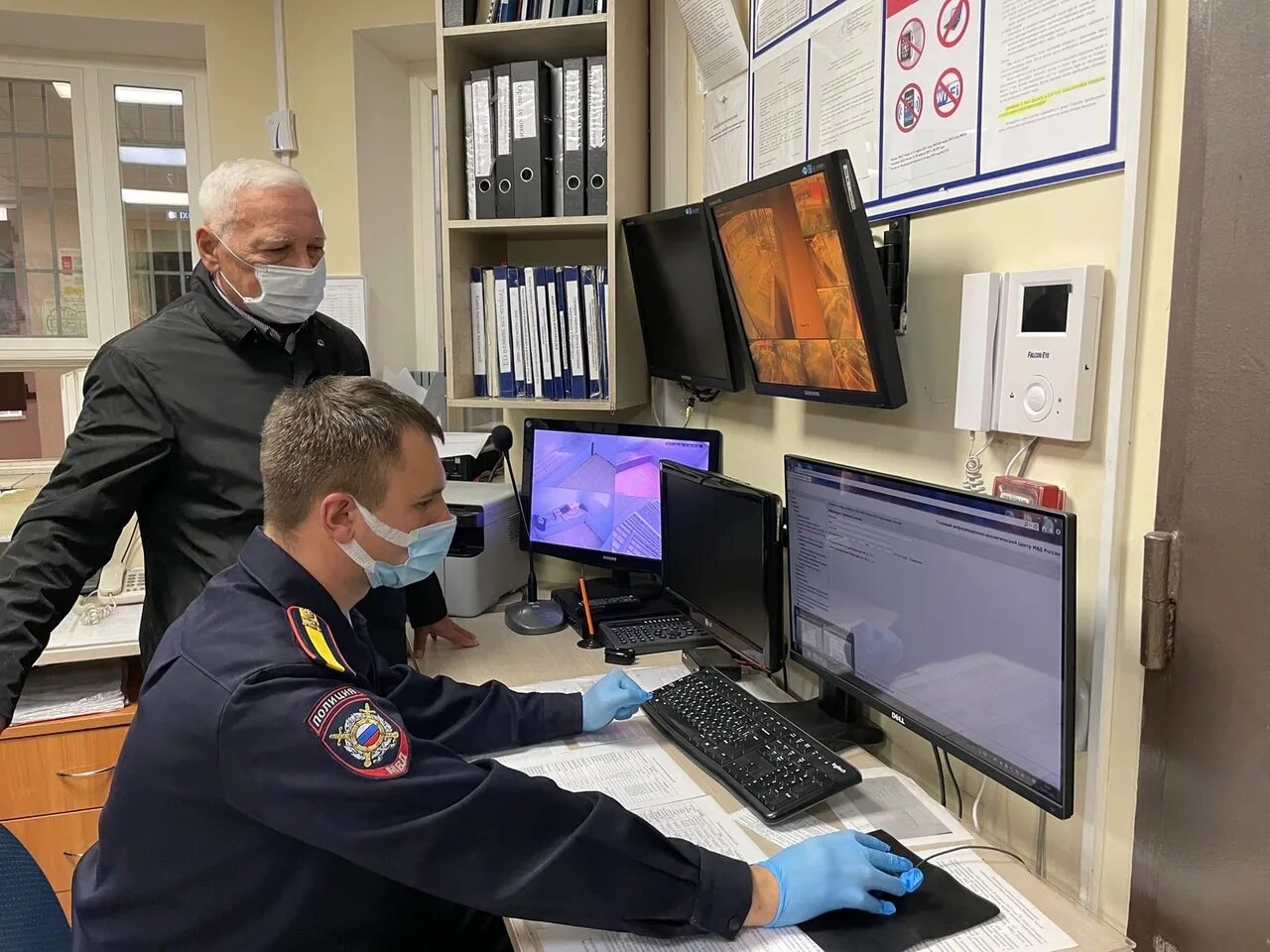 Общественный контроль по охране труда. Практика в миграционной службе. Общественный проверяющий работа. Общественная проверка. В дежурной части полиции.