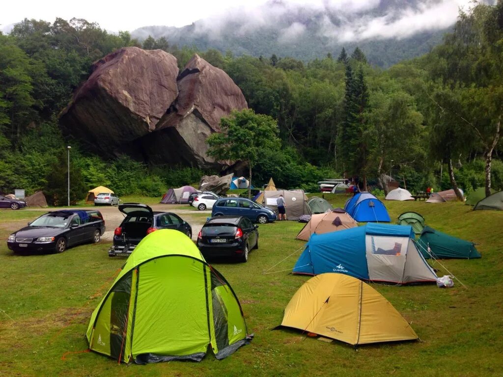 Camping rus. Автокемпинг Норвегия. Кепинг в Норвегии. Палаточный лагерь в Норвегии. Палаточный кемпинг.