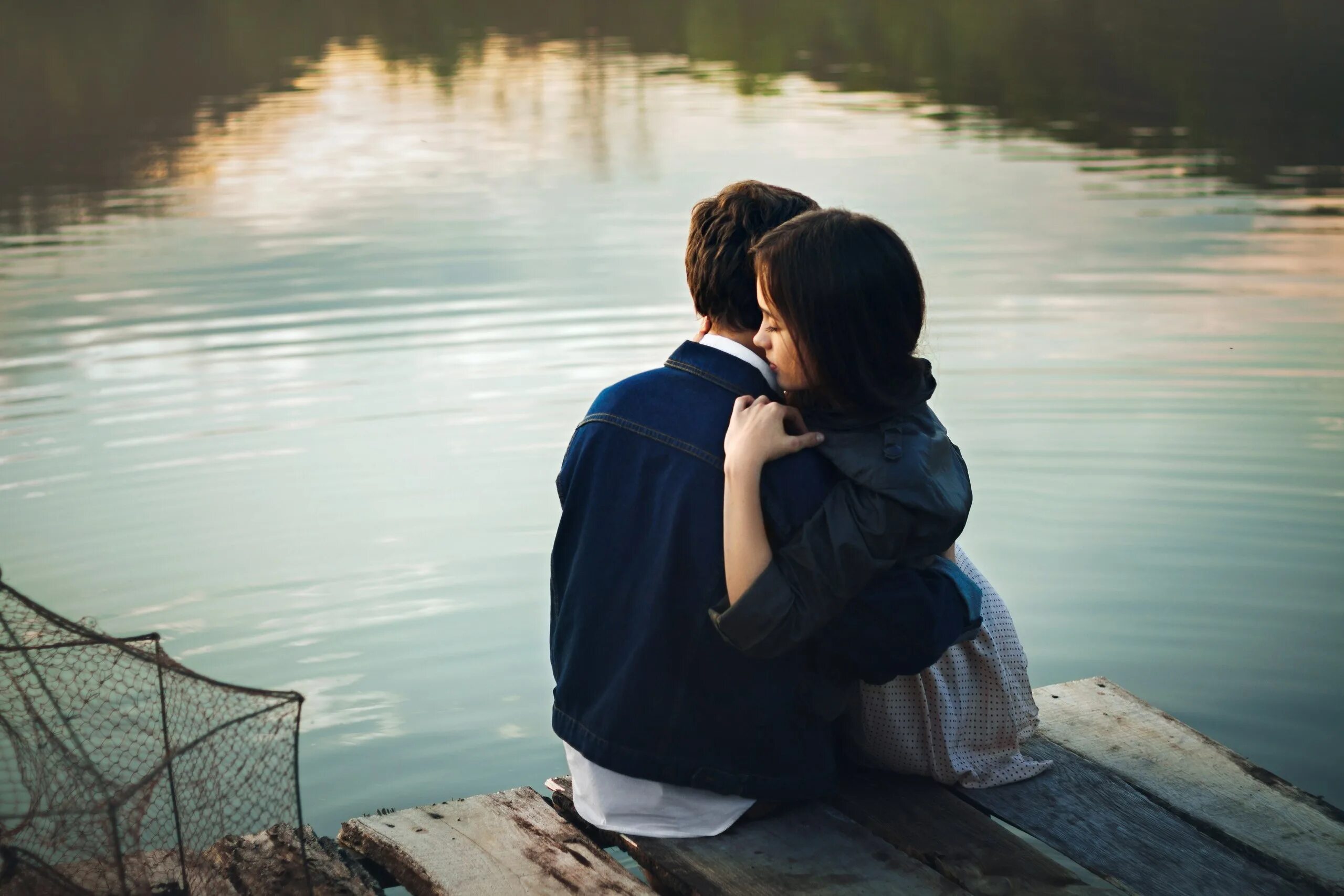 Простую девушку нужен. Парень обнимает девушку. Вместе по жизни цитаты. Мужчина и женщина. Flirting online free.