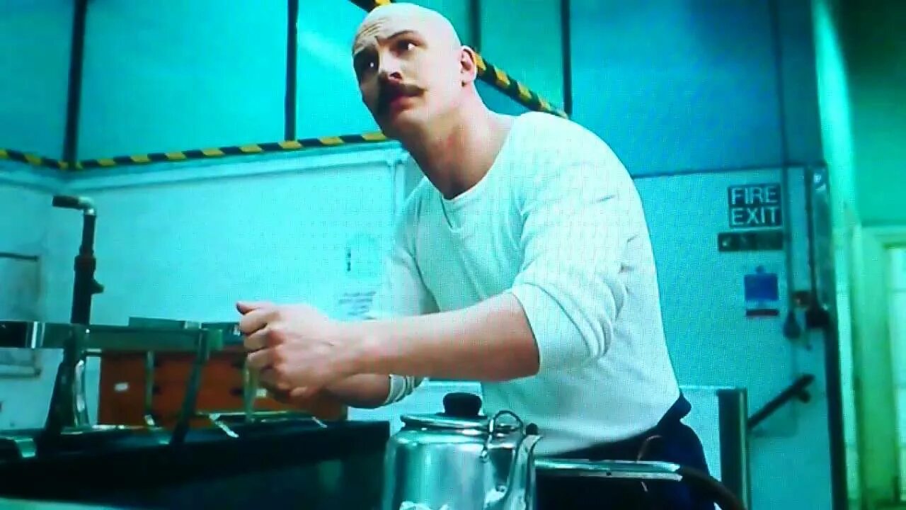 Бронсон с томом харди. Бронсон 2008. Бронсон Bronson 2008. Том Харди Бронсон.