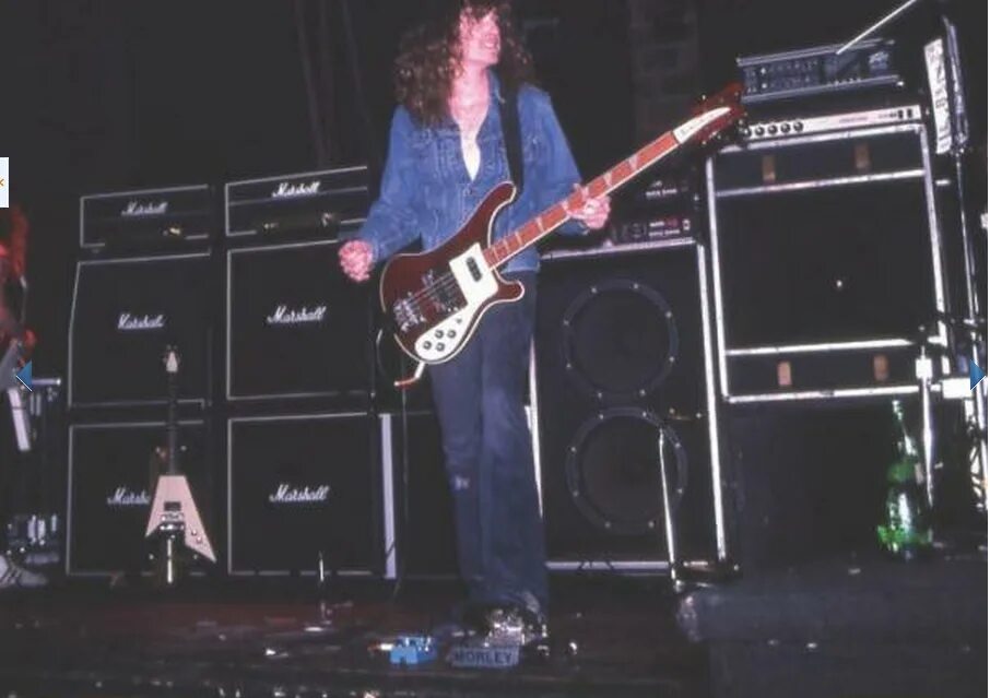 Гитара клиффа бертона. Cliff burton rickenbacker. cliff burton bass. бас гитара клиффа бертона. cliff burton pedalboard.