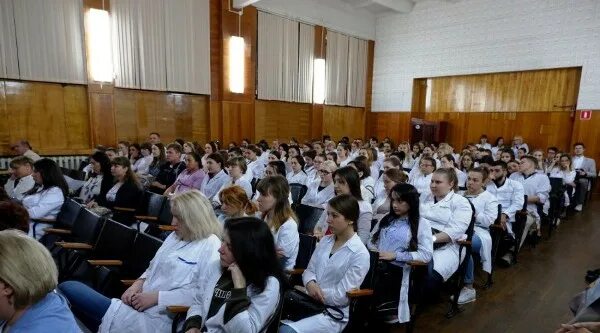 Калужский медицинский сайт. Калужский базовый медицинский колледж Калуга. Мед колледж Калуга Кутузова 26. КБМК Калуга преподаватели. Студенты медицинского колледжа Калуга.